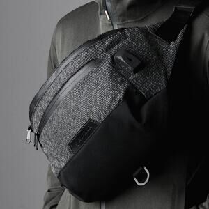 NWOT ALPAKA Bravo Travel Sling Bag Pro V2 - Black RFID Blocking